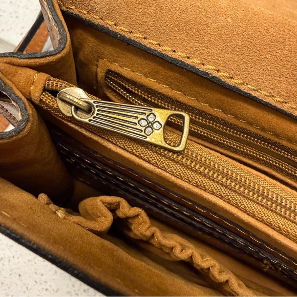 Patricia Nash Leather Lanza Crossbody - Picture 15 of 16